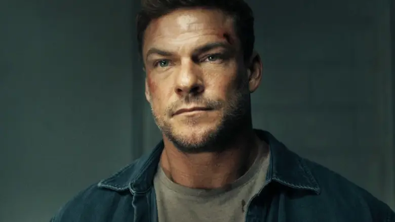 Temporada 4 de Reacher destaca o talento de Alan Ritchson e sua relação com franquia Mission: Impossible