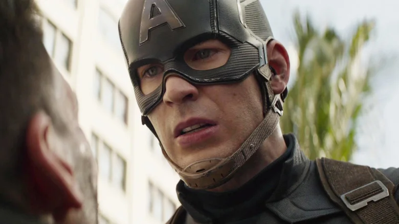 Chris Evans revela opinião polêmica sobre debate central em Capitão América: Guerra Civil