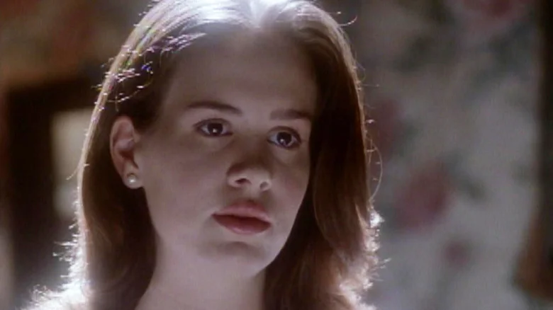 Série de terror dos anos 90 produzida por Sam Raimi, “American Gothic”, foi cancelada prematuramente