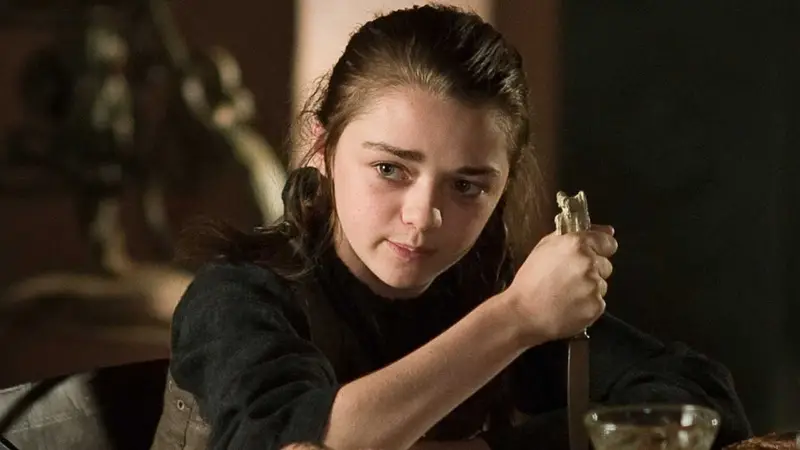 Maisie Williams diz que temporadas finais de Game of Thrones são “muito constrangedoras” para assistir