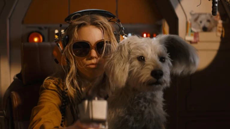 Explicação para a Cena de Supergirl em Que Krypto Não Vai para um Sol Amarelo
