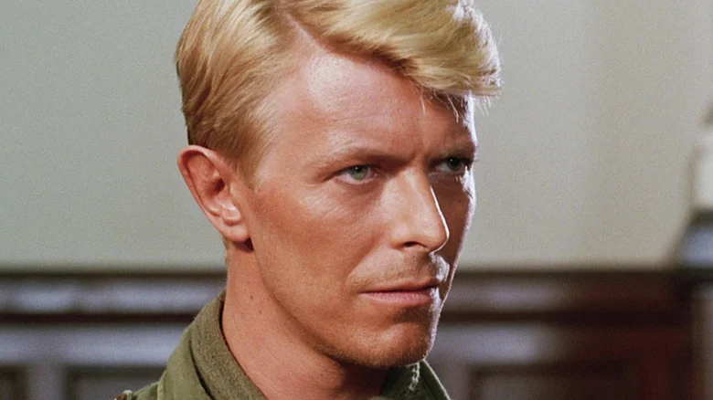 David Bowie entrega atuação marcante em um dos melhores filmes anti-guerra já feitos