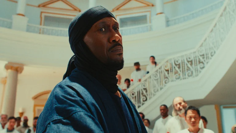 Novo filme de Mahershala Ali alcança 100% no Rotten Tomatoes após saída do MCU