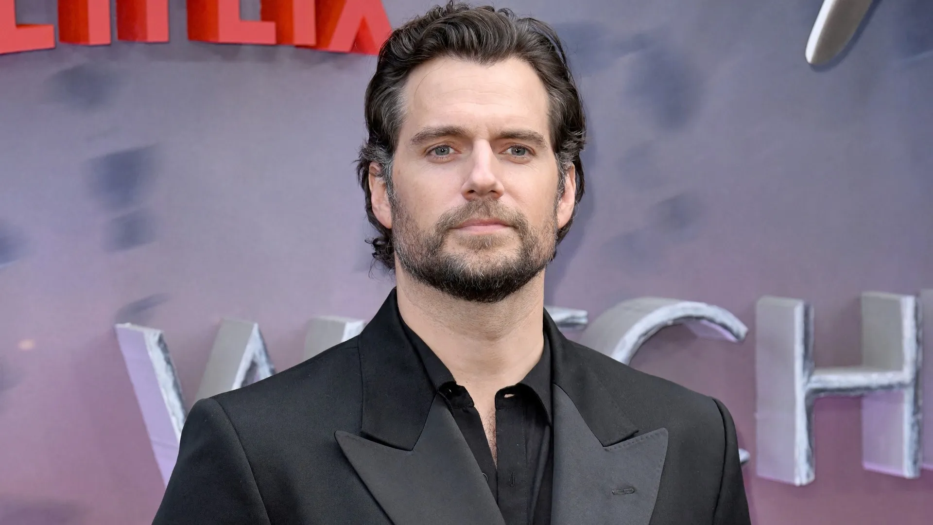 Mike Flanagan Revela Novos Detalhes Sobre a Série Warhammer 40K com Henry Cavill