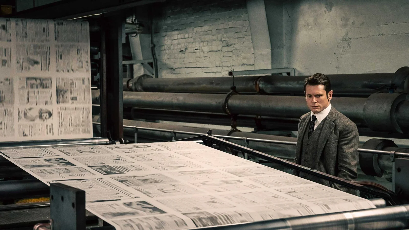 Filme “Ink” de Danny Boyle estreia no TIFF e enfrenta críticas por retratar Rupert Murdoch e Larry Lamb