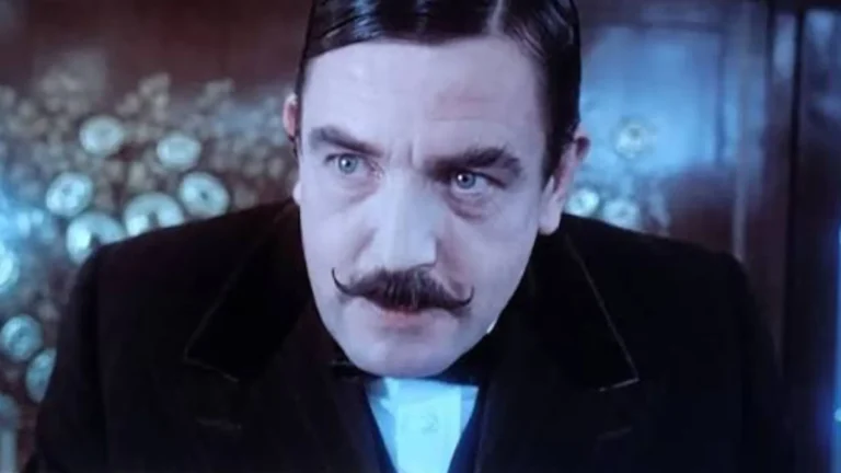 As 6 Melhores Tramas de Assassinato nos Filmes de Hercule Poirot, Classificadas Pelo Grau de Inteligência do Plano do Assassino