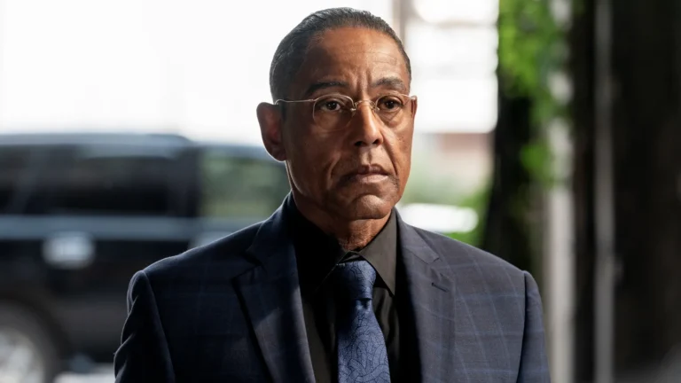 Giancarlo Esposito lança edição limitada de óculos inspirados em Gus Fring