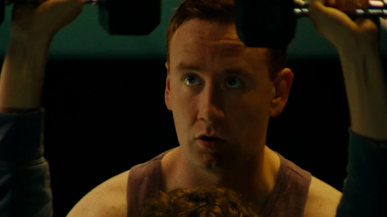 Salvation: Filme Explora de Forma Ácida e Incômoda o Lado Sombrio da Masculinidade Moderna