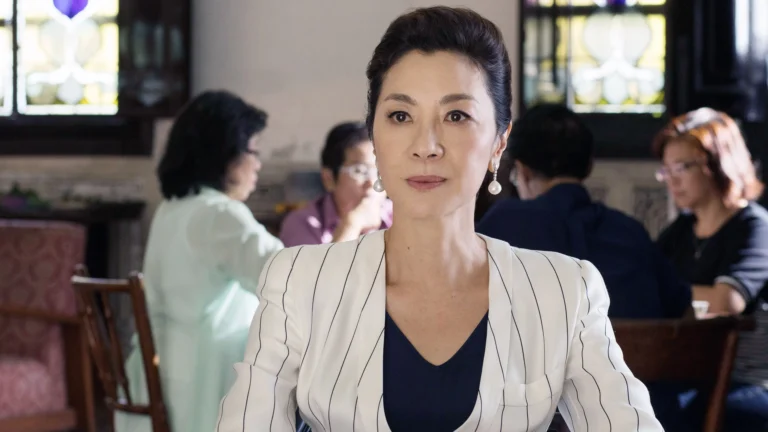 Filme “Podres de Ricos” com Michelle Yeoh vira sucesso global no streaming e aguarda sequência