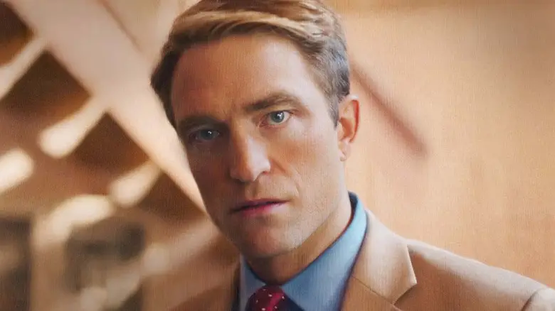 Robert Pattinson brilha em Primetime, sátira sombria sobre o fenômeno To Catch a Predator