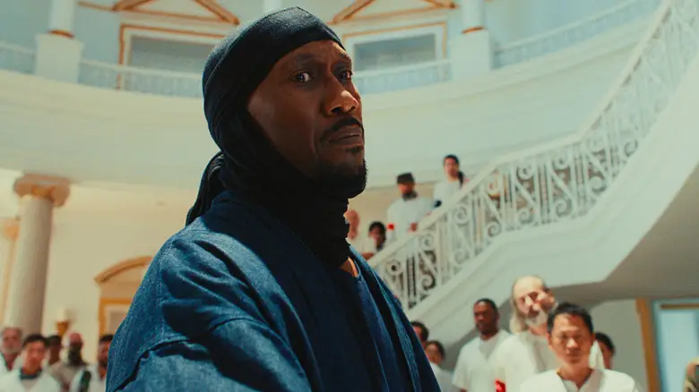 Mahershala Ali estrela thriller tenso e reflexivo em Your Mother Your Mother Your Mother
