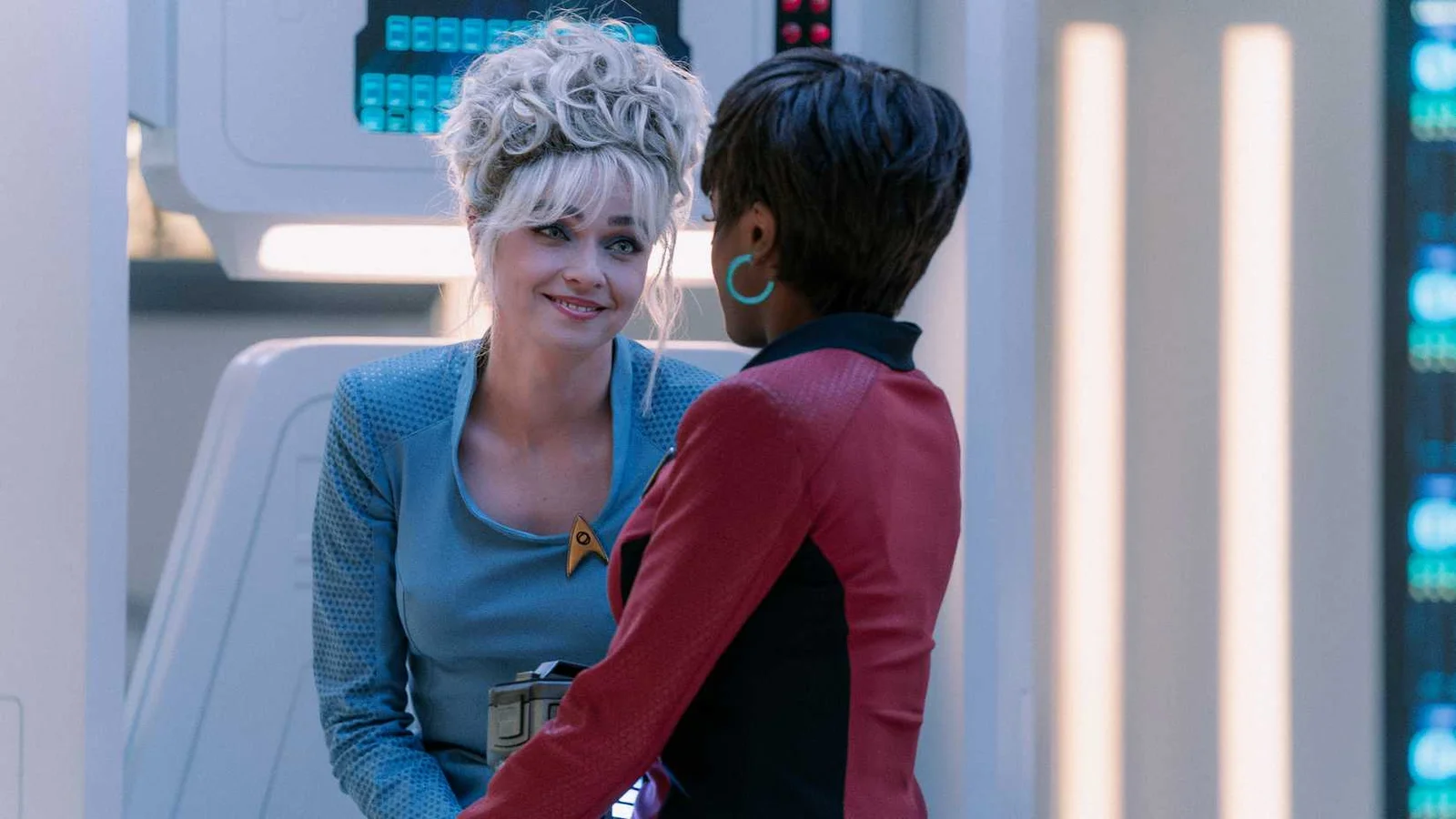 Jess Bush fala sobre interpretar a enfermeira Chapel da série original de Star Trek no USS Enterprise