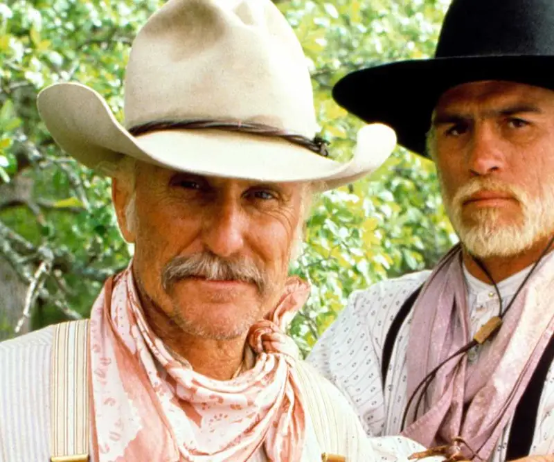 Ethan Hawke revela interesse em papel principal na nova série western da Netflix baseada em clássico de 1985