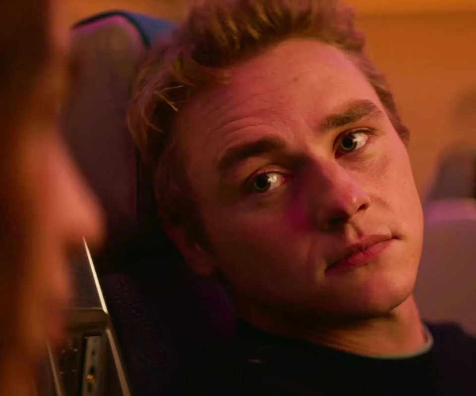 Ben Hardy é escalado como protagonista da série de thriller sobrenatural Stillwater no Prime Video