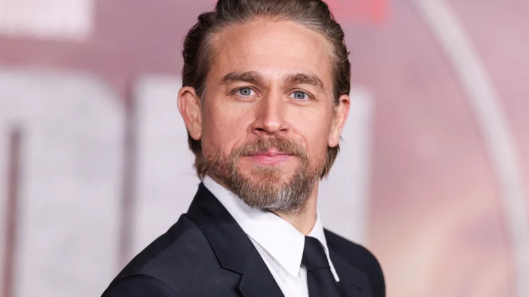 Reveladas as primeiras imagens de Charlie Hunnam em nova série de espionagem “Legacy of Spies”