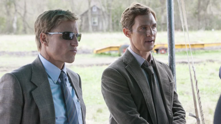 Nova série com Matthew McConaughey e Woody Harrelson estreia com boa aceitação do público no Rotten Tomatoes