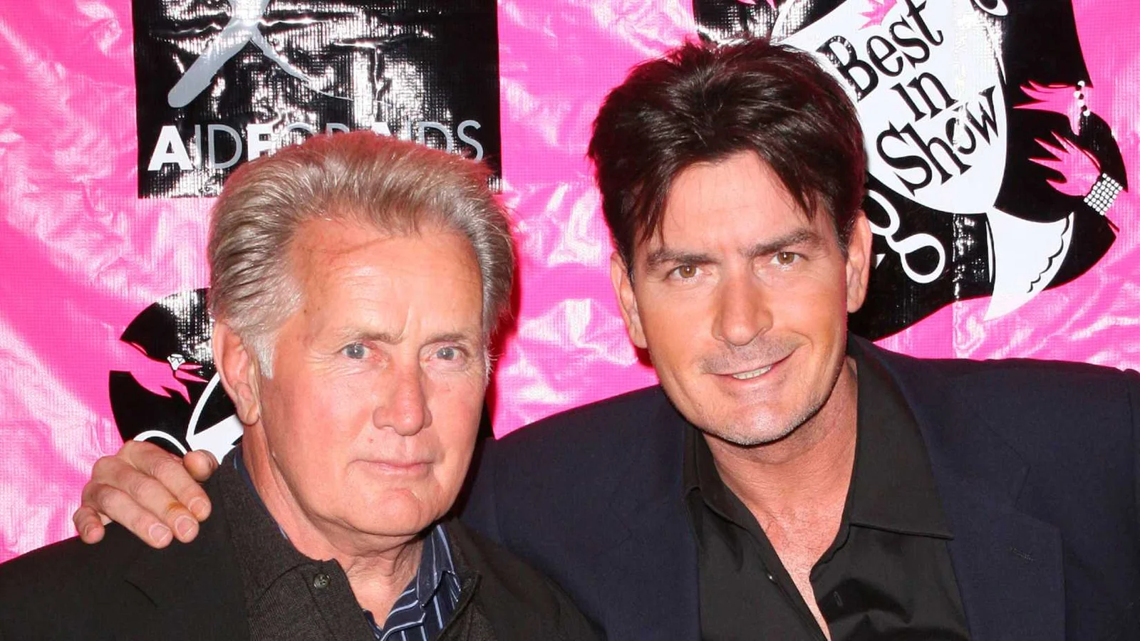 Charlie Sheen e Martin Sheen estrelam nova comédia da AMC em 2027