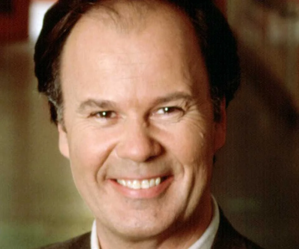 Dennis Haskins, ator conhecido como o diretor Belding em Saved by the Bell, morre aos 75 anos