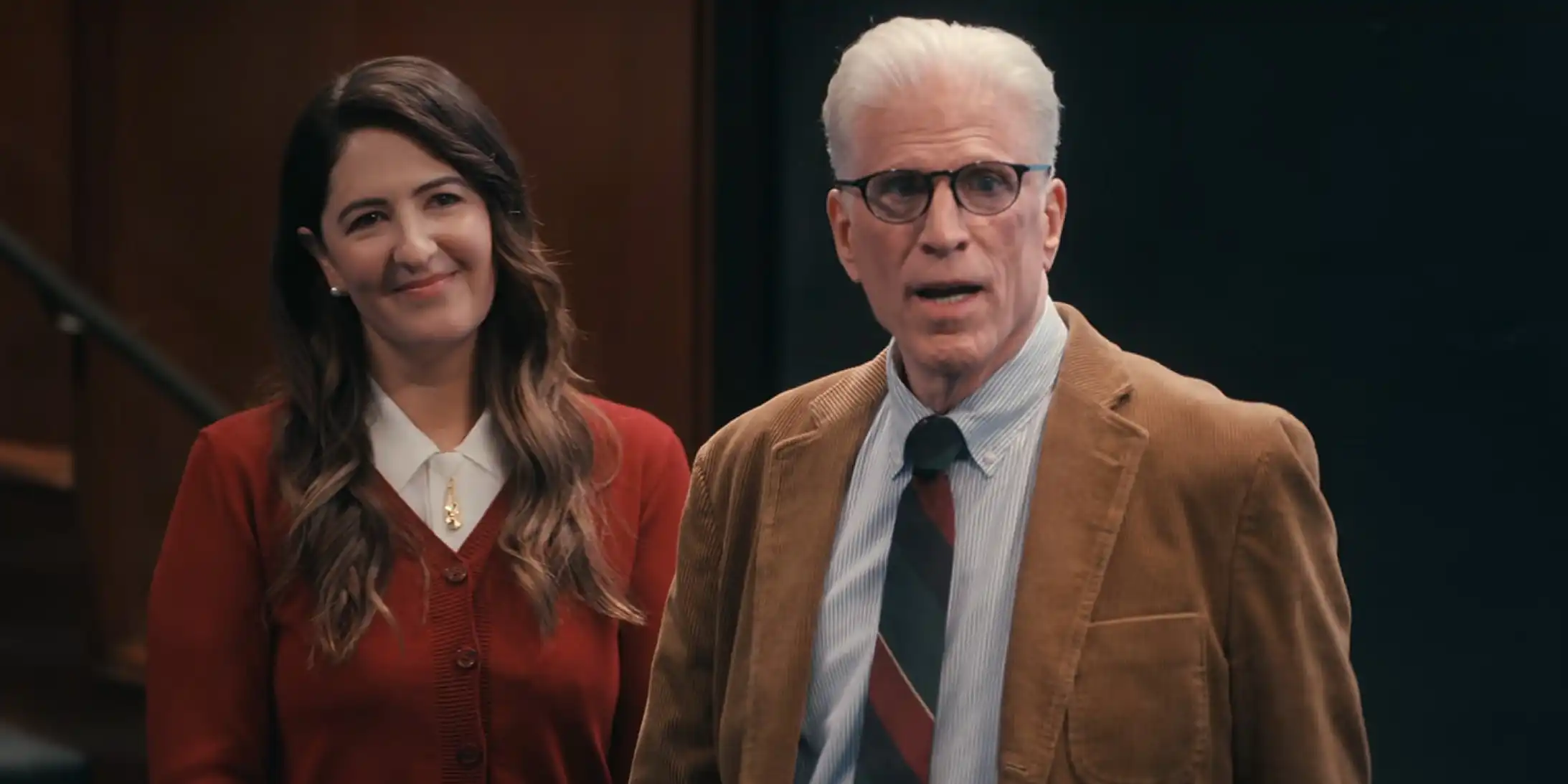 Série de Mistério da Netflix “A Man on the Inside” Será Encerrada Após Três Temporadas
