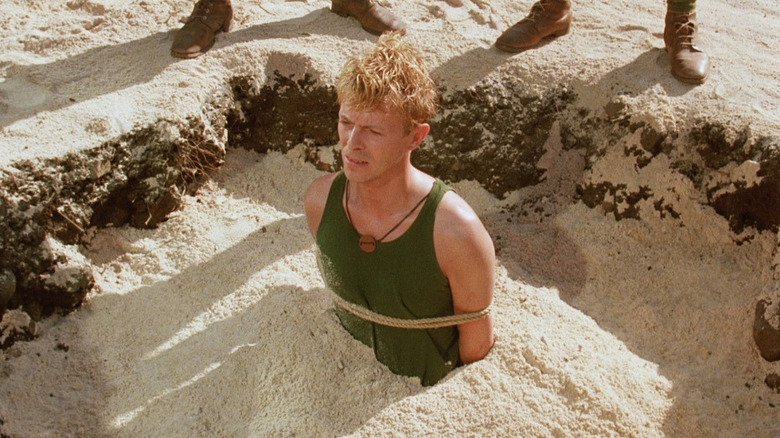 David Bowie entrega atuação marcante em um dos melhores filmes anti-guerra já feitos