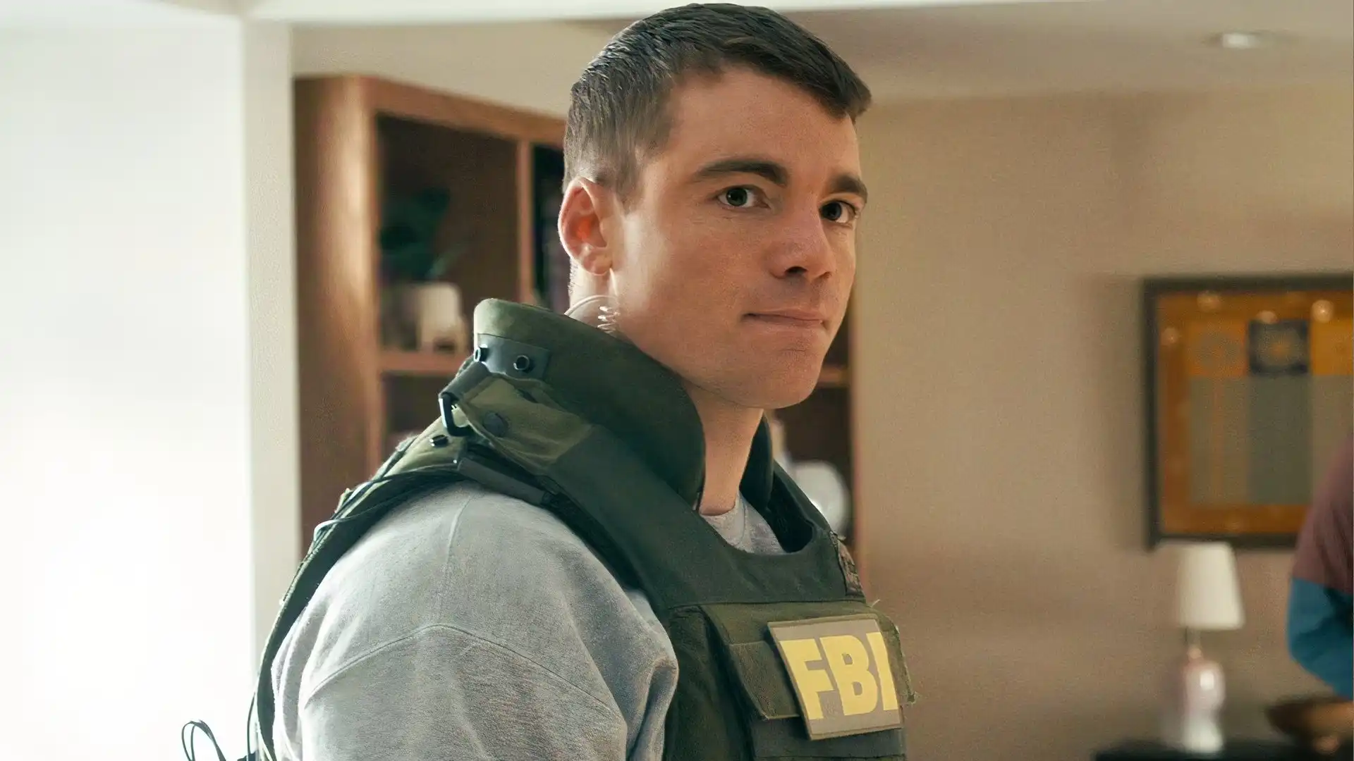 Netflix confirma estreia da 4ª temporada de The Night Agent para 2027 com primeiro teaser oficial