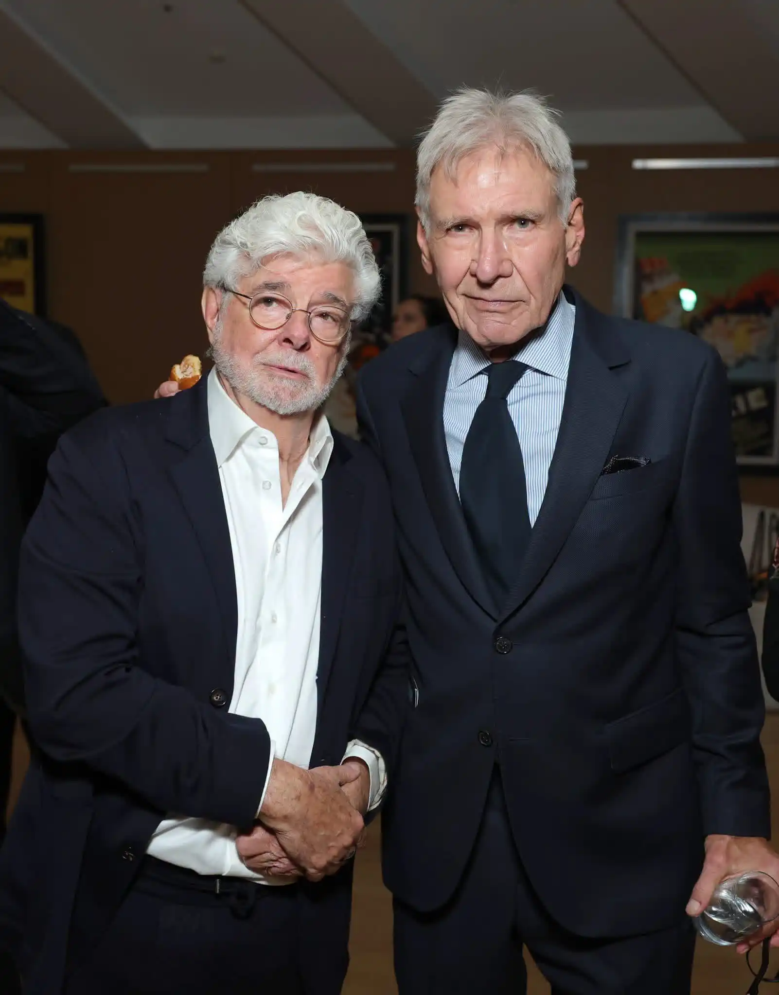 George Lucas se reúne com Harrison Ford e Mark Hamill após sete anos