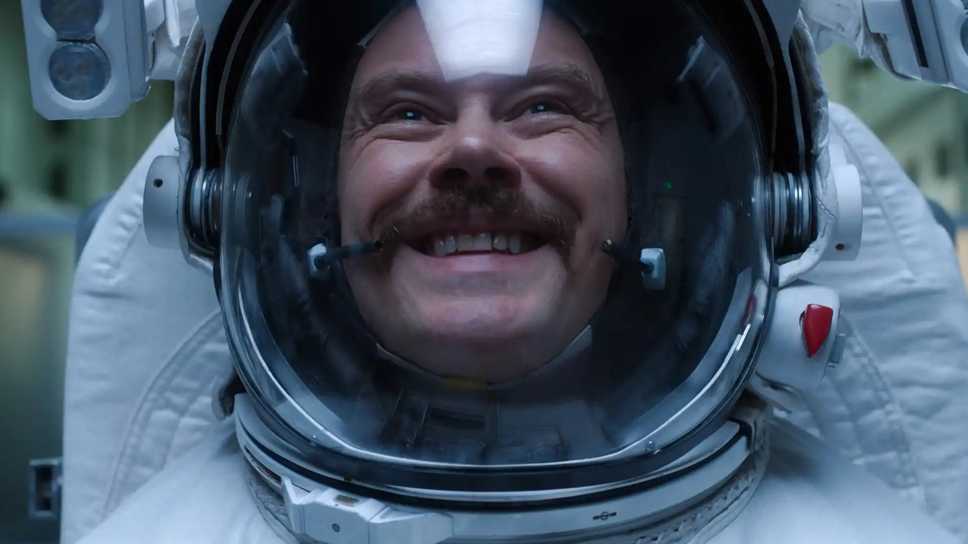 Série de Ficção Científica “For All Mankind” ganha final “ambicioso”, afirma atriz Mireille Enos