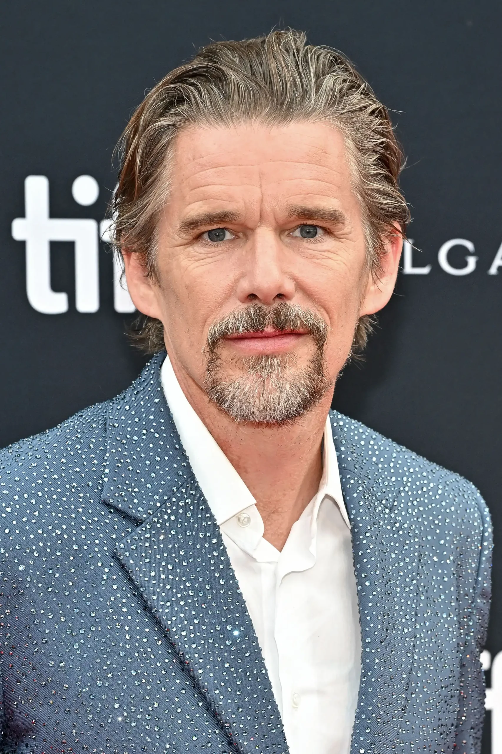 Ethan Hawke retorna como herói em faroeste de sobrevivência “The Weight”