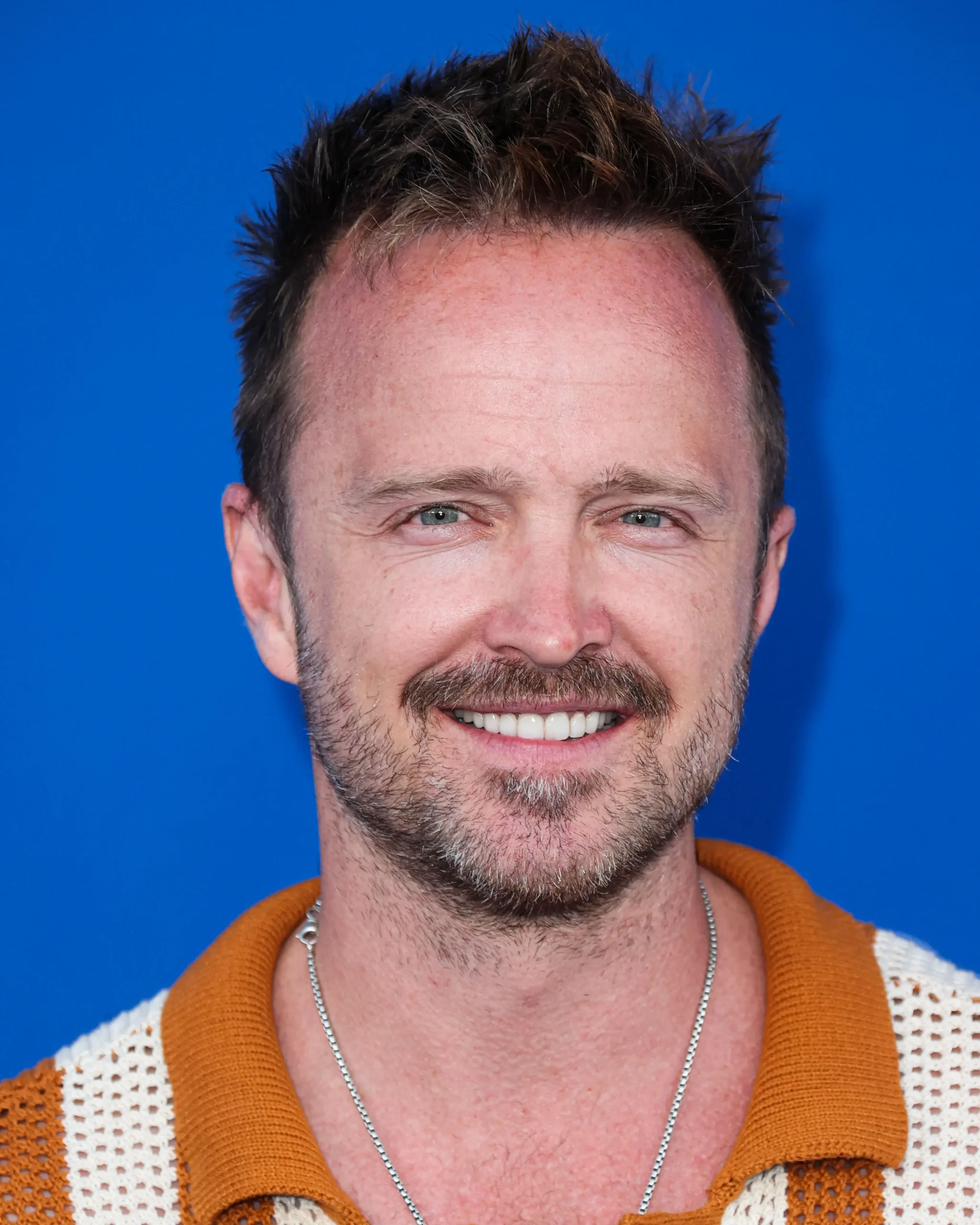 Filme de terror “Anything But Ghosts” com Aaron Paul terá estreia em maio de 2027