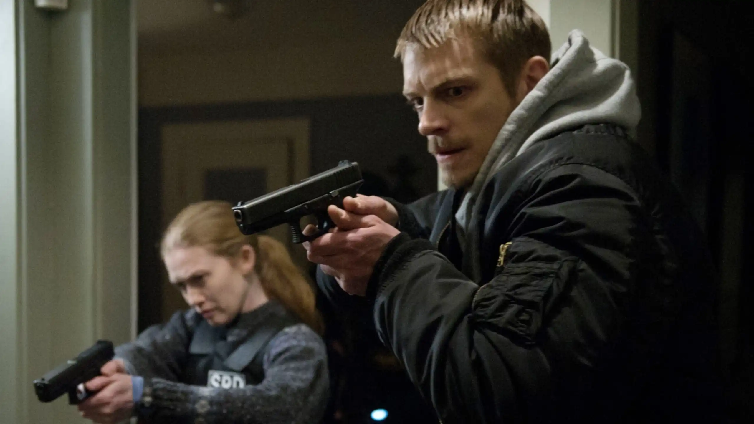 Joel Kinnaman estrela nova série da CIA com estreia elogiada no Rotten Tomatoes