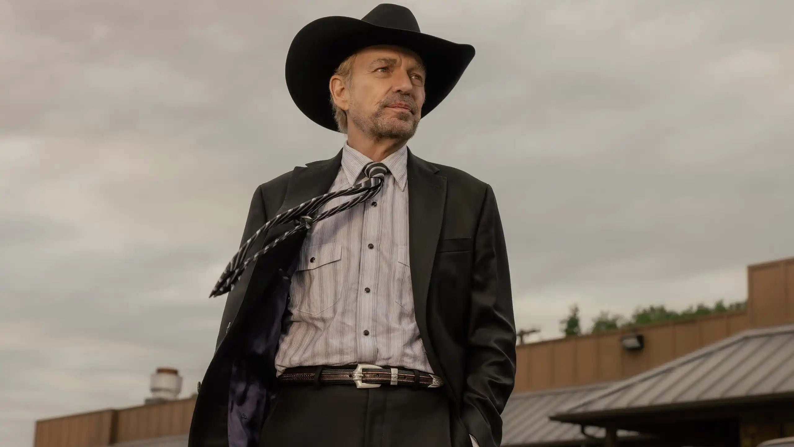Produção da terceira temporada de Landman é retomada após atrasos, diz ator James Jordan