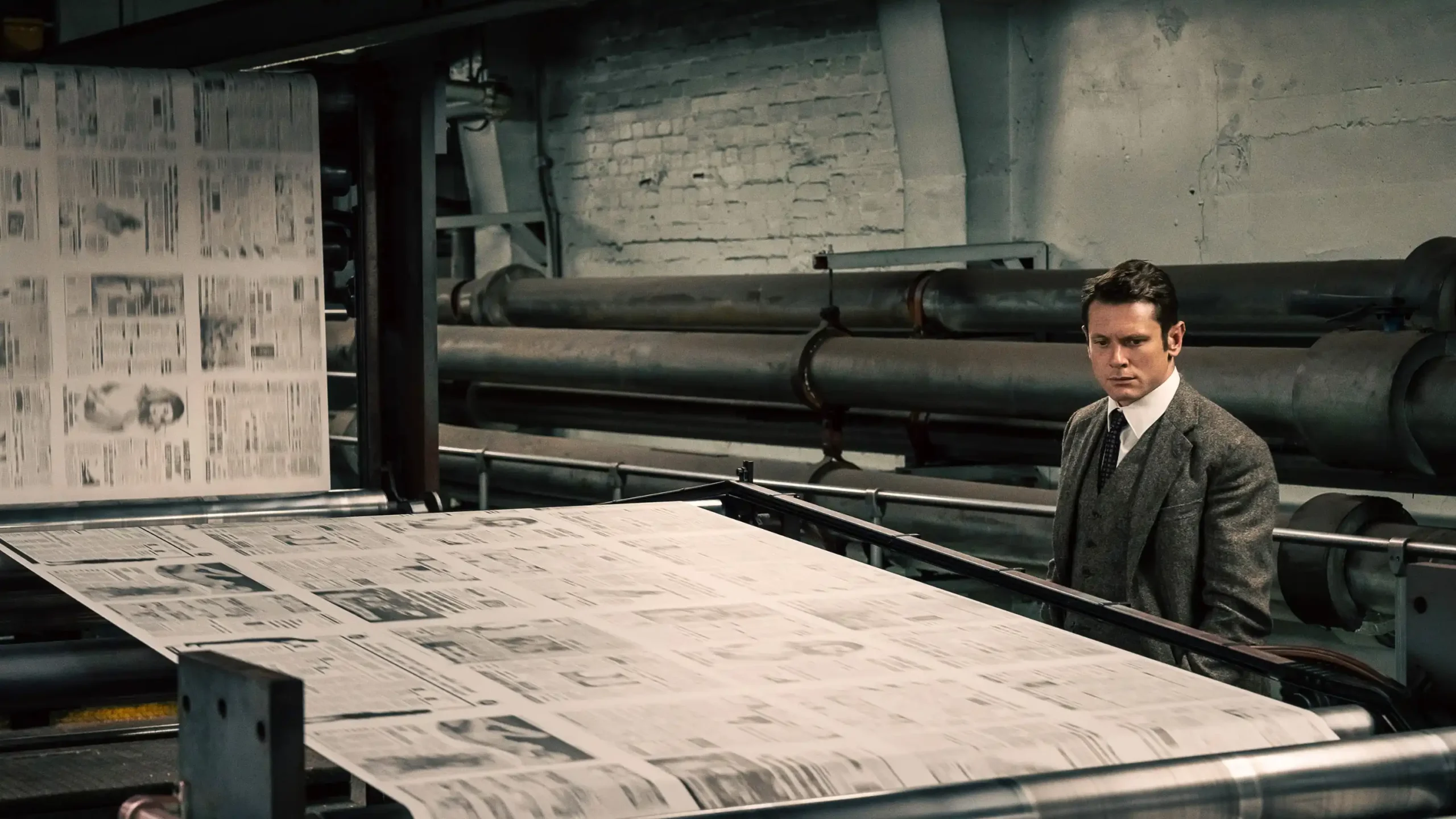 Filme “Ink” de Danny Boyle estreia no TIFF e enfrenta críticas por retratar Rupert Murdoch e Larry Lamb