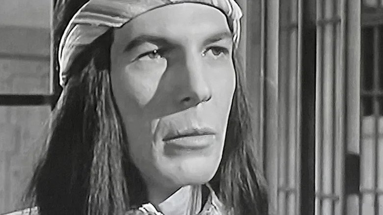 Leonard Nimoy atuou em três personagens diferentes na série western Broken Arrow