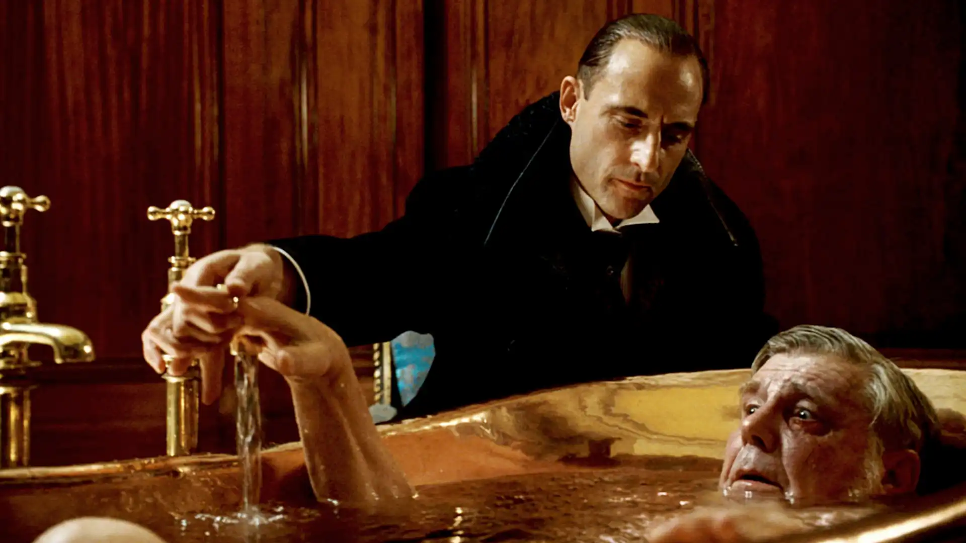 Filme Sherlock Holmes de Guy Ritchie segue sucesso no Apple TV, apesar do atraso da sequência