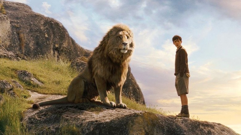 Divulgada a primeira imagem oficial de Meryl Streep como Aslan em novo filme da Netflix