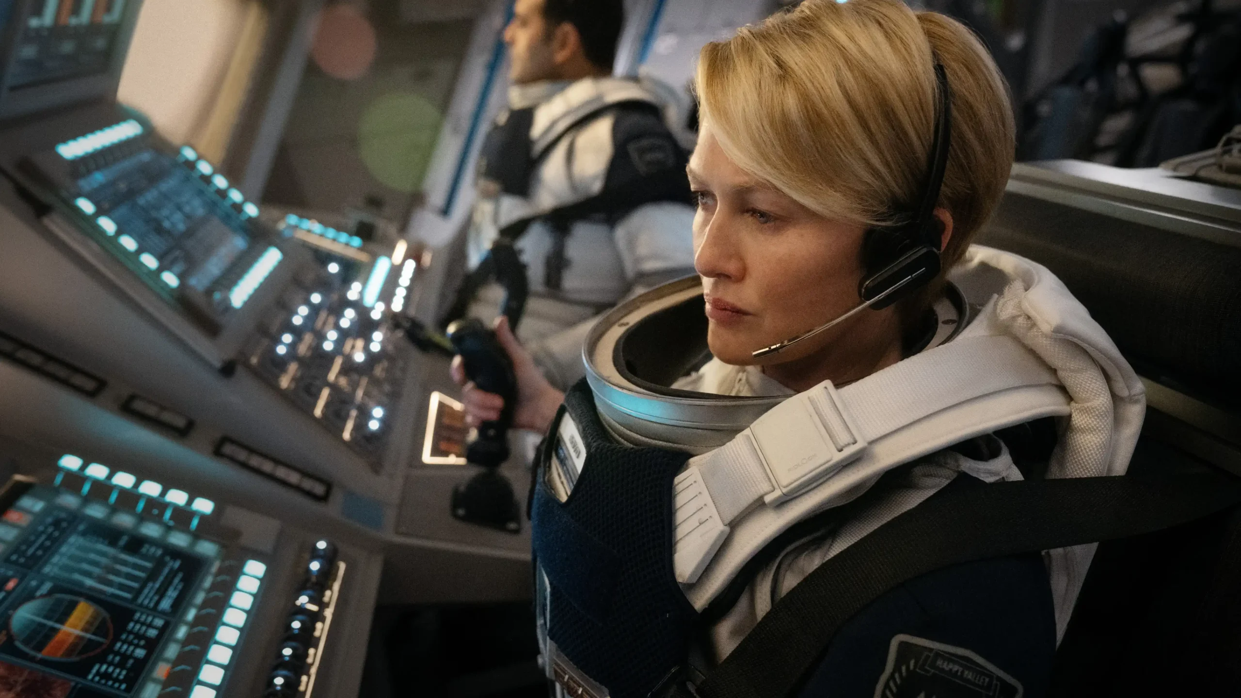 Série de Ficção Científica “For All Mankind” ganha final “ambicioso”, afirma atriz Mireille Enos
