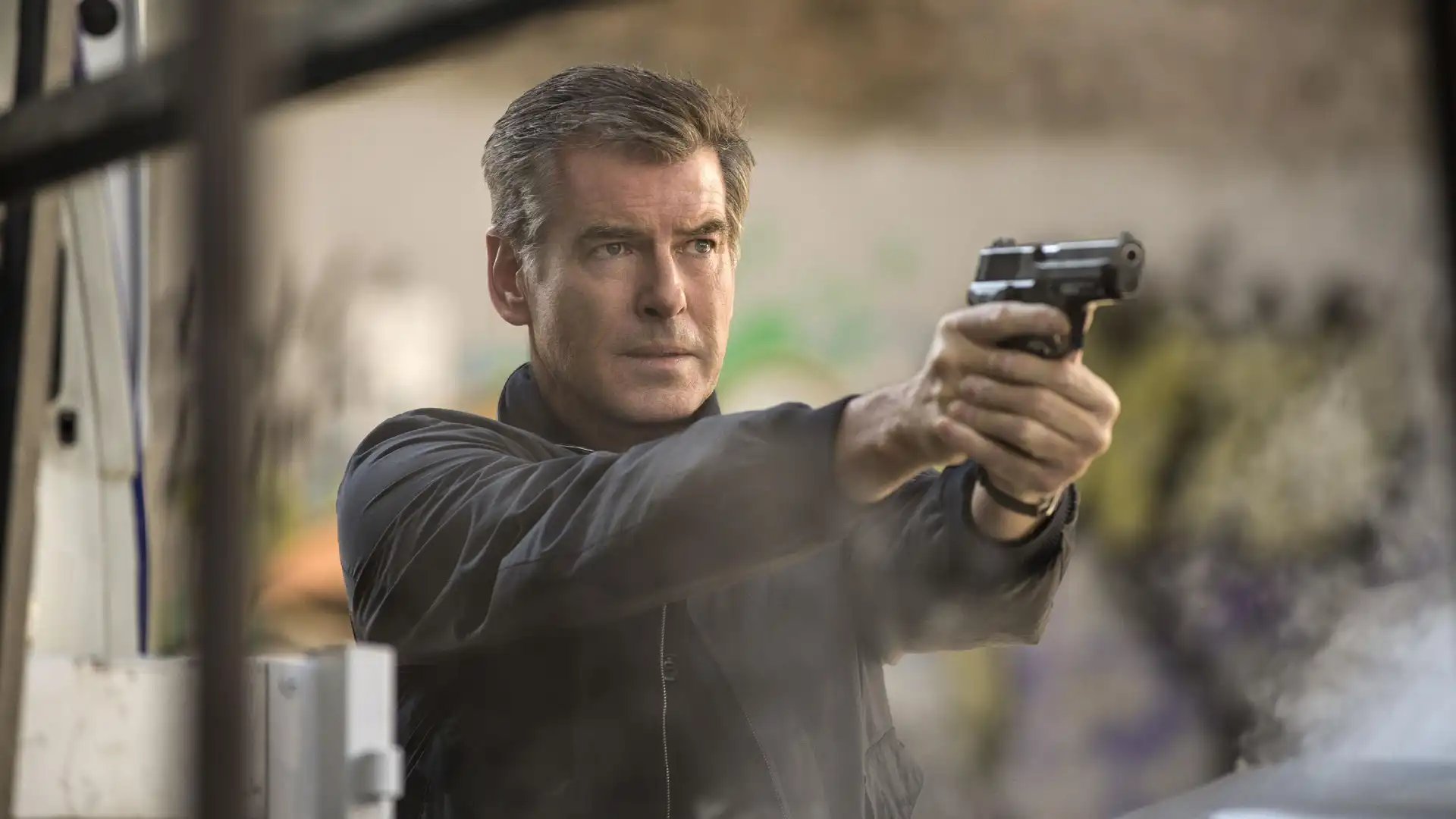 Filme “The November Man”, com Pierce Brosnan, ganha nova popularidade no streaming dez anos após estreia