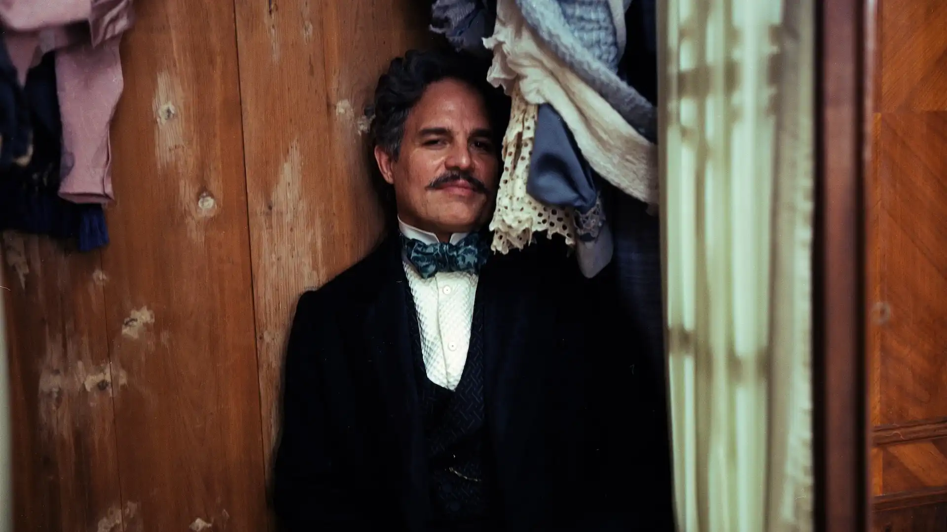 Filme “Poor Things”, estrelado por Mark Ruffalo, retorna ao streaming amanhã