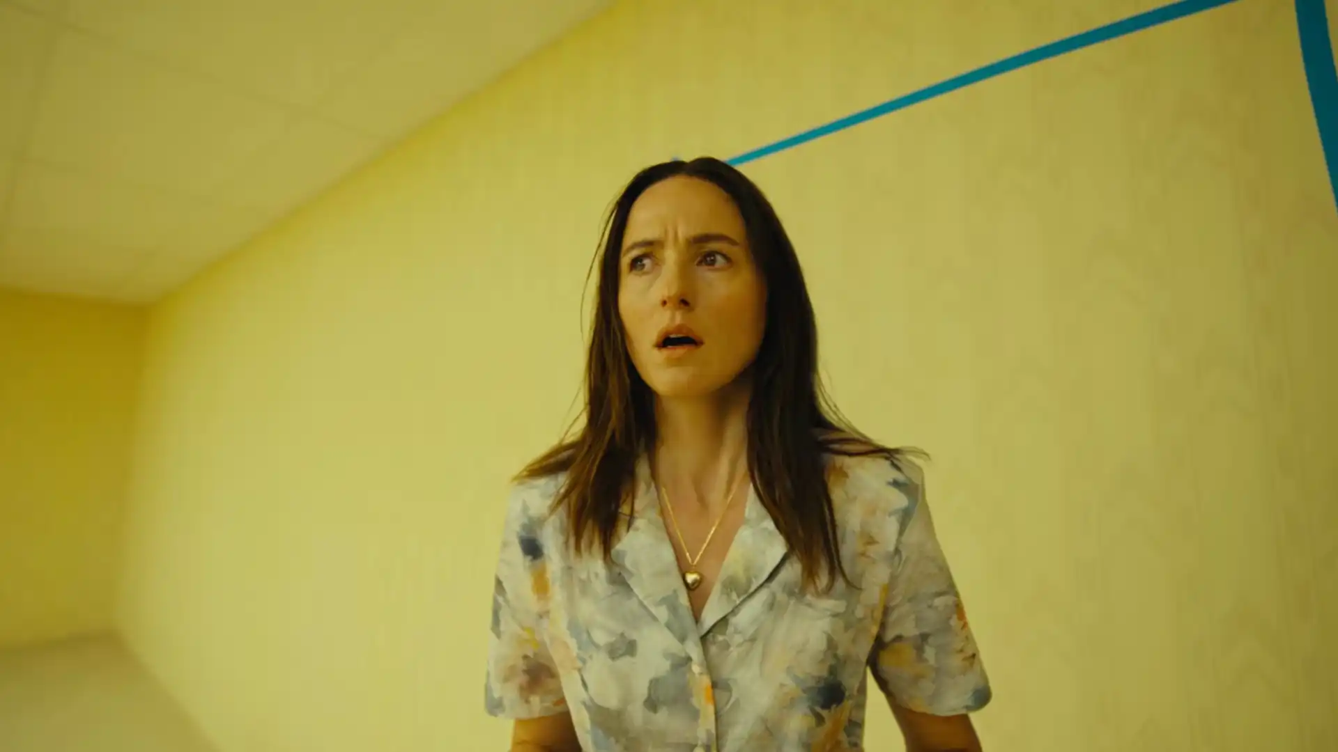 Filme Backrooms é o maior sucesso de lucro de 2026, apesar de ser o 11º no ranking de bilheteria