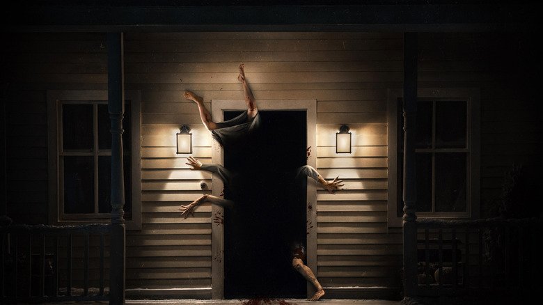 Resident Evil de Zach Cregger é adaptação rápida, assustadora e recheada de efeitos gráficos