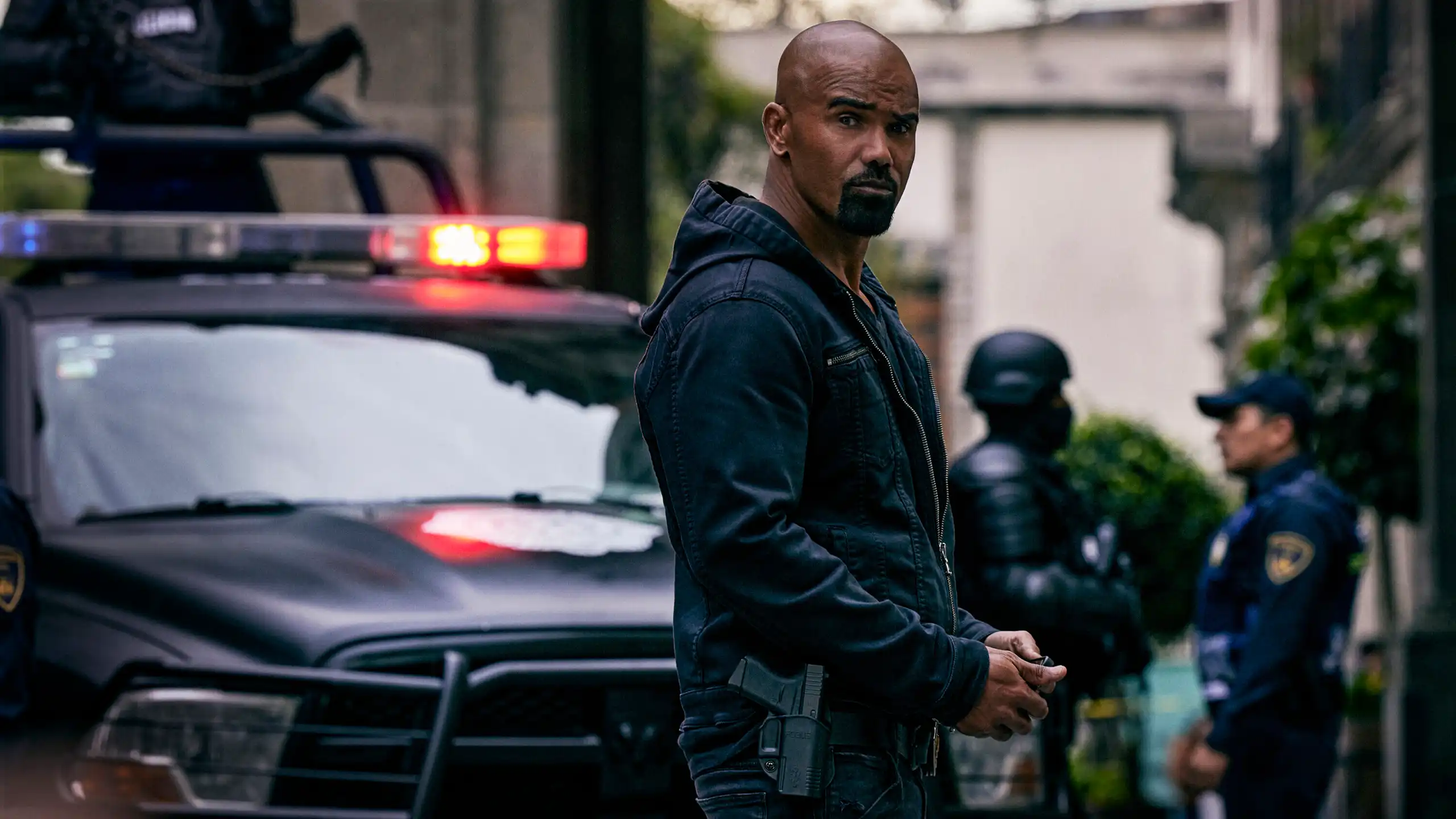 Shemar Moore comenta três cancelamentos da série S.W.A.T. antes do lançamento do spin-off
