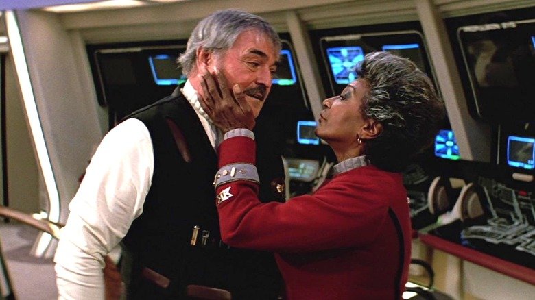 Final da 4ª temporada de Star Trek: Strange New Worlds explica romance controverso entre Scotty e Uhura