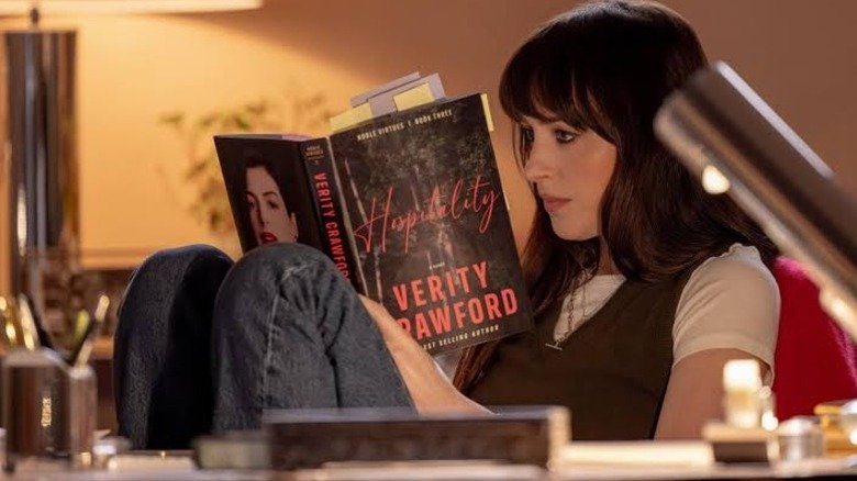 Filme “Verity” com Anne Hathaway é uma adaptação fraca e entediante da obra de Colleen Hoover
