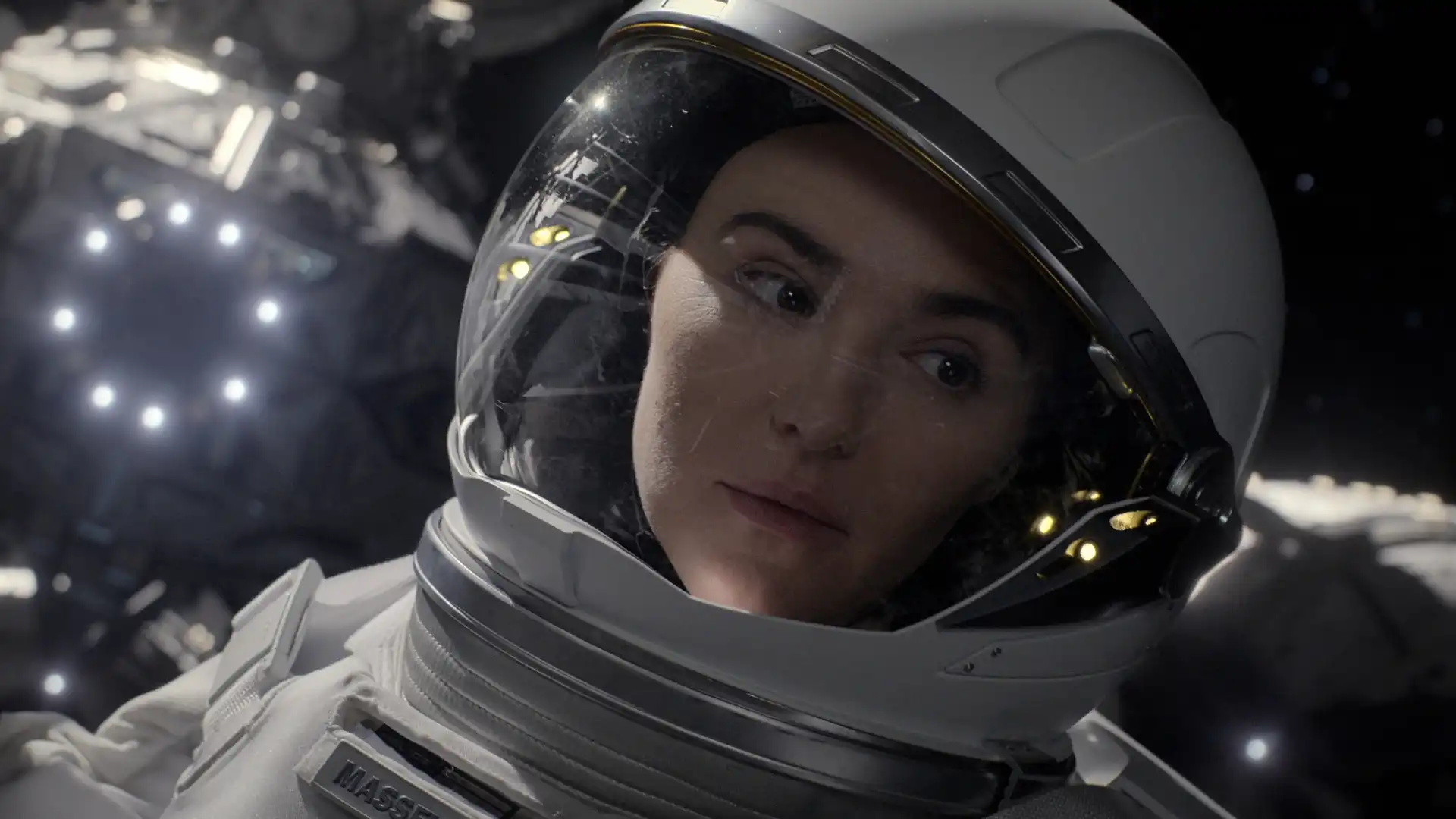 Série de Ficção Científica “For All Mankind” ganha final “ambicioso”, afirma atriz Mireille Enos