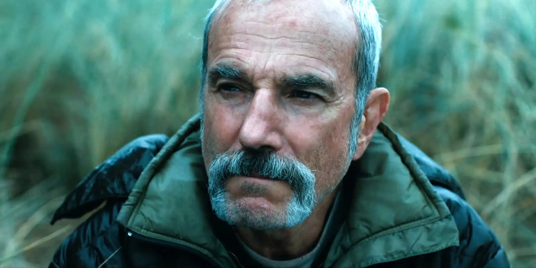 Drama “Anemone” traz Daniel Day-Lewis de volta às telas e conquista público no HBO Max