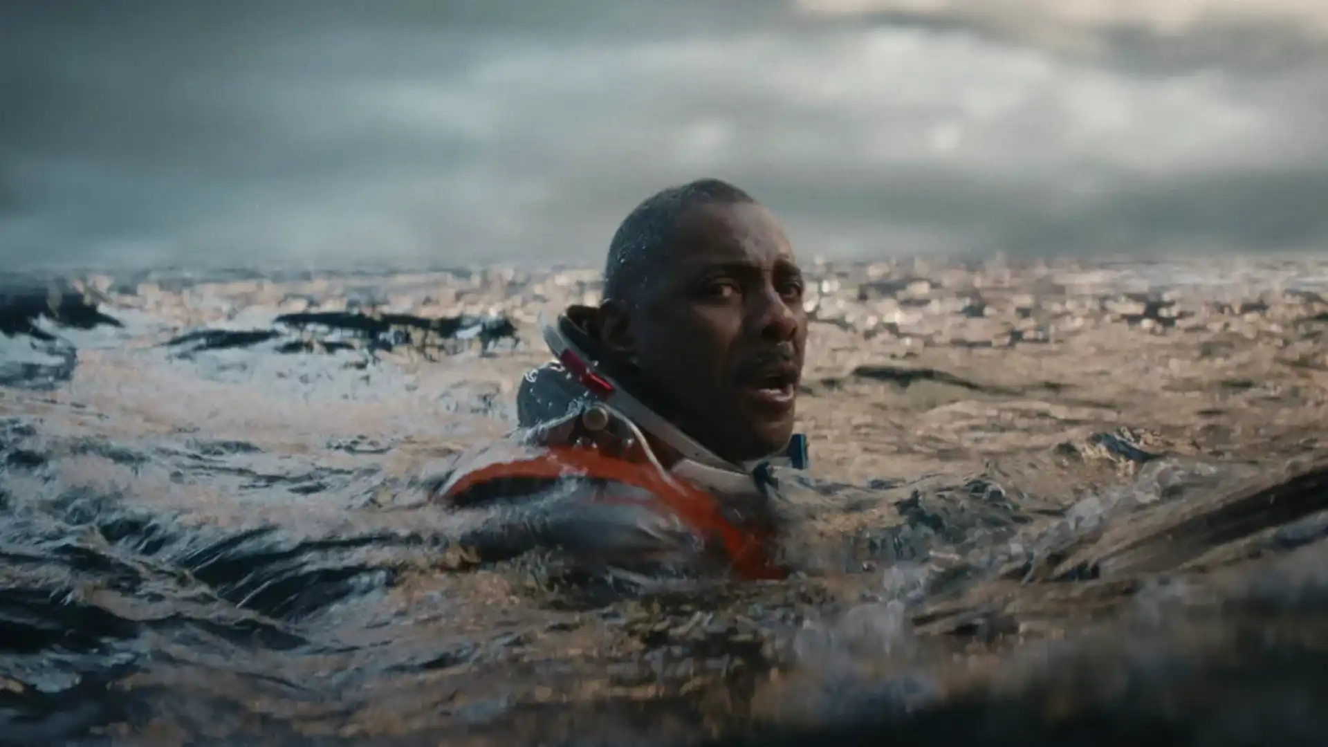 Idris Elba estrela thriller de ficção científica e sobrevivência com lançamento confirmado