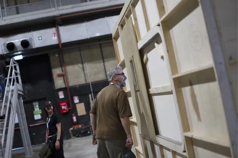 Produção da série Assassin’s Creed da Netflix avança com nova foto dos bastidores