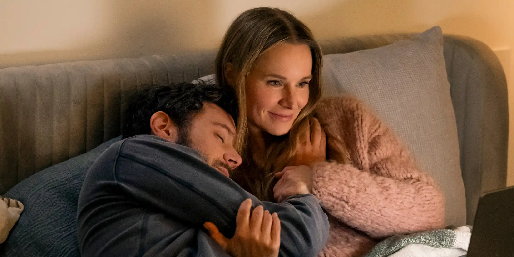 Série de comédia da Netflix “Nobody Wants This” estreia 3ª temporada com nota 100% no Rotten Tomatoes