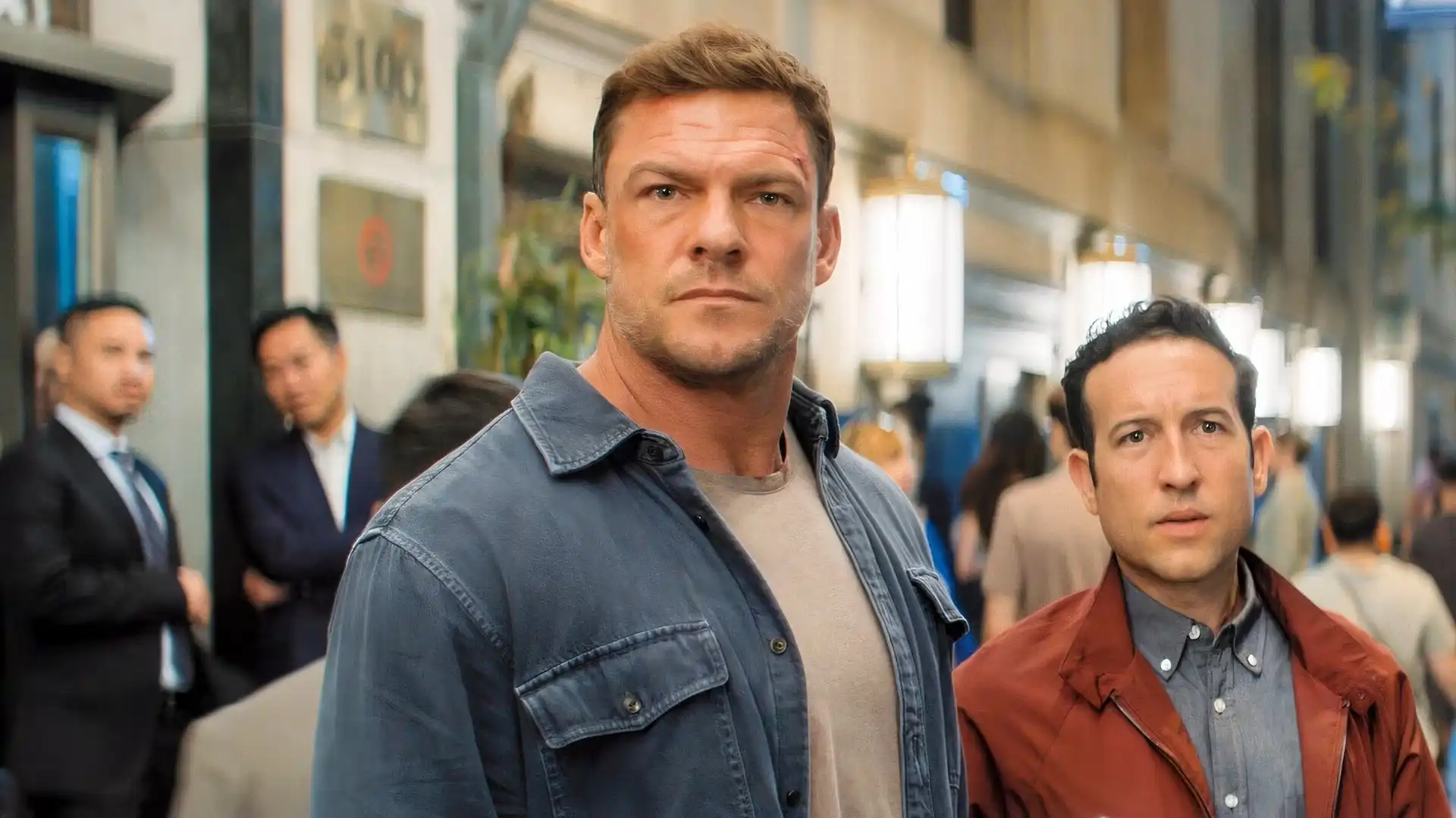 Alan Ritchson comenta cronograma de lançamento da 5ª temporada de Reacher no Prime Video