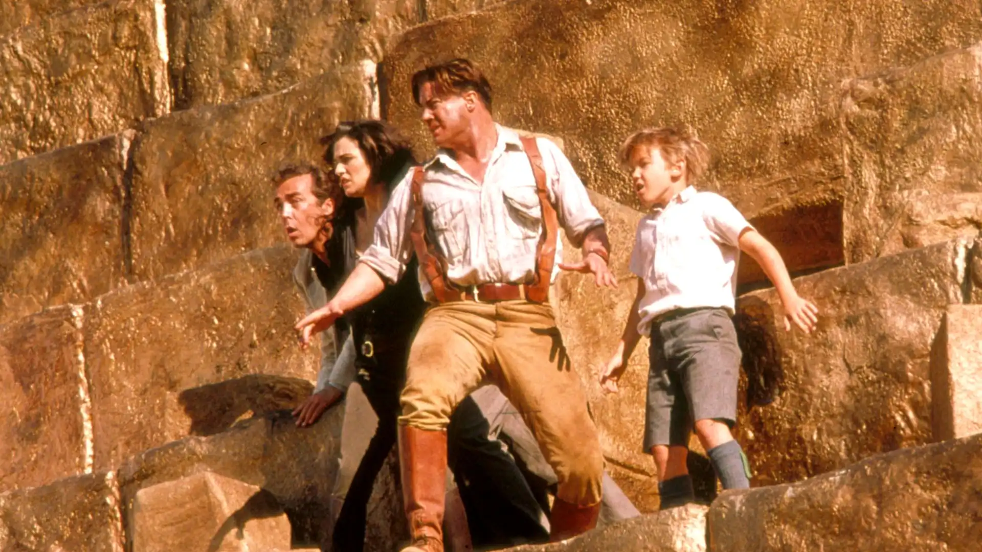 Brendan Fraser e Rachel Weisz se reencontram em fotos de bastidores de The Mummy 4